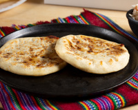 Você já ouviu falar do pão achatado à base de iogurte? Confira a receita que é muito fácil de fazer e fica pronta em menos de uma hora