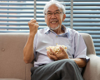 Dan Buettner, especialista em longevidade: "A pipoca é rica em fibras e contém mais polifenóis do que muitos vegetais"