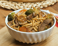 Como fazer um yakisoba de restaurante em casa: 5 dicas para acertar a receita com facilidade