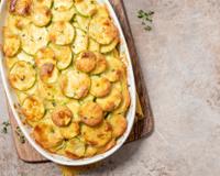 Fácil e deliciosa, essa caçarola de abobrinha e frango é a receita perfeita para fazer neste domingo para toda a família