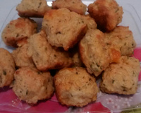 Bolinho de arroz assado e recheados com queijo