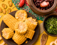 Comidas típicas, quadrilhas e muita música: Tudo o que acontece no maior São João do mundo!