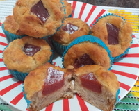 Muffin de banana recheado com goiabada
