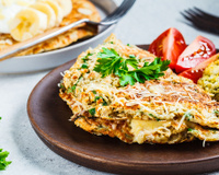 Com poucos ingredientes você preparar um omelete fit com aveia para rechear como quiser e ter uma refeição simples e nutritiva