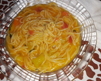 Sopa de macarrão com legumes
