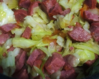 Refogado de repolho, calabresa e bacon