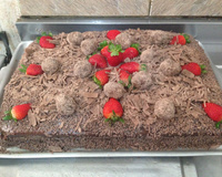 Bolo de chocolate com morango