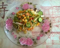 Salada deliciosa temperada com mel, suco de limão e azeite