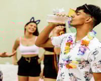 Frequento blocos de Carnaval há mais de 15 anos e essas são as dicas de segurança, hidratação e economia para curtir sem perrengue