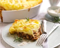 Torta de carne moída com purê de batata à parmegiana