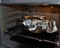Quase ninguém sabe, mas aqui está por que você nunca deve colocar papel-alumínio no forno elétrico