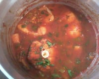 Cação ao molho vermelho