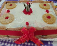 Bolo de abacaxi com recheio de Leite condensado