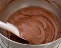 Creme de chocolate com apenas 3 ingredientes: receita que aprendi no TudoGostoso é perfeita para usar como recheio de bolos, biscoitos e sobremesas
