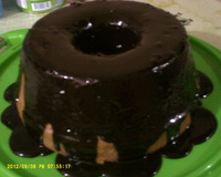 Bolo com casca de laranja e chocolate