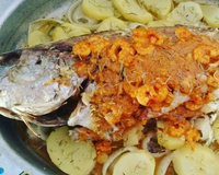 Corvina recheada com camarão no forno