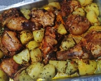 Coxa de frango assada com batatas