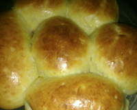 Pão de batata recheado com mortadela