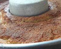 Bolo de fubá com raspas de limão siciliano