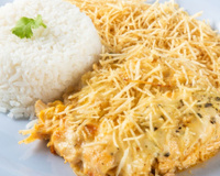 Receita de fricassê de frango saudável com poucas calorias que dá para encaixar em qualquer dieta de emagrecimento!
