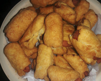 Enroladinho de salsicha frito