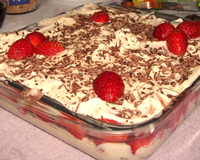 Experimente a sensação da melhor sobremesa de morango do mundo para depois do almoço