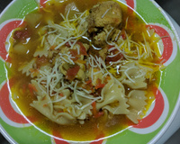 Sopa de frango com legumes e macarrão