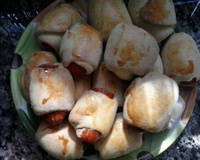 Enroladinho de salsicha assado crocante