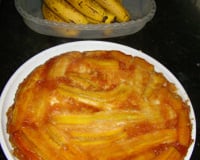 Bolo invertido de banana caramelada de liquidificador