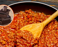 Chocolate no molho à bolonhesa parece estranho, mas é o toque secreto de muitas nonnas italianas e hoje você vai entender por quê