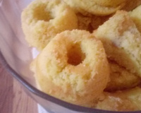 Bolo de mandioca com creme de leite