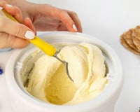 Aprenda a fazer o sorvete caseiro mais fácil do mundo: só 3 ingredientes e zero açúcar