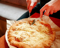 "É como se uma pizza e um pastel tivessem tido um filho": como fazer o lángos, popular comida de rua na Hungria