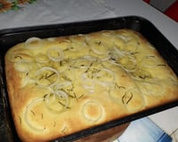 Foccacia levíssima de alecrim e cebola
