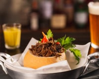 Adeus, cachorro-quente: essa carne louca vai ser a estrela da Festa Junina deste ano