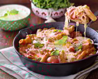 Macarrão ao molho de tomate com queijo