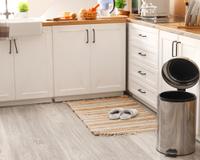 Lixeira higiênica e prática para cozinha:  4 modelos inox para investir!