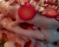 Pavê de leite ninho e morango