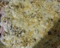 Torta de pão de forma no forno.