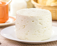 Após decisão da Anvisa, está suspensa a comercialização de queijo minas e molho pesto vendidos no Brasil: veja as marcas e os lotes afetados