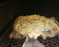 Peixe grelhado com requeijão.