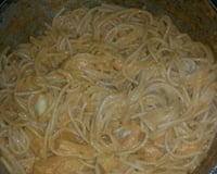 Macarrão com creme de leite e molho de tomate