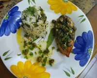 Salmão com molho de manteiga e alcaparras