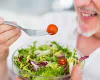Atenção após os 50: esses são os alimentos que você deve comer para evitar lesões musculares, segundo especialista