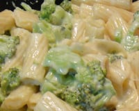 Macarrão com brócolis e requeijão (a sua escolha)