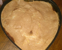 Chico balanceado com banana