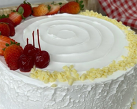 Vou fazer esse bolo para o aniversário da minha avó: massa de pão-de-ló econômica e recheio branco pronto em 3 minutos