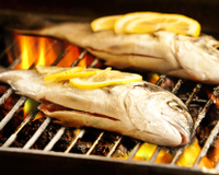 Grelhe peixes sem problemas com esta dica para que a pele não grude na churrasqueira!