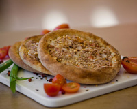 Esfiha aberta de carne