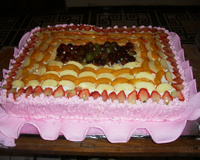 Bolo de frutas frescas trufado